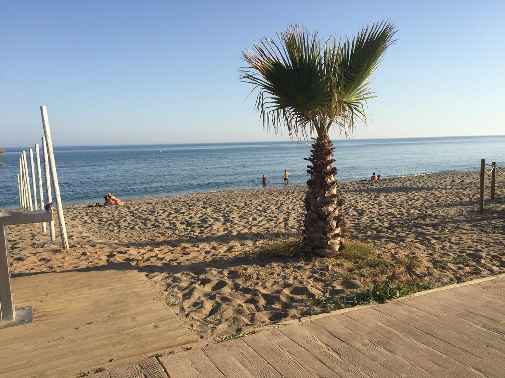 Apartamento En Playa La Luna Sitio de Calahonda Exterior foto